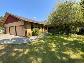 Building Photo - 11246 Airpark Ln SE
