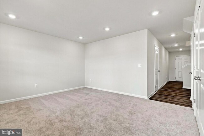 Building Photo - 417 Seeback Dr