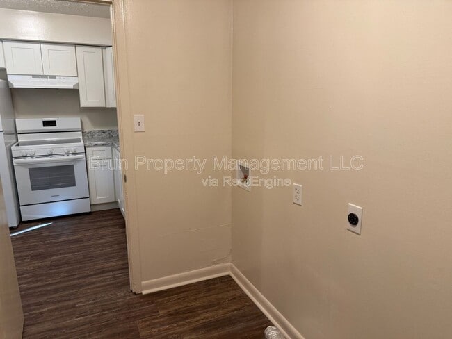 Building Photo - 1204 Glade Hill Dr