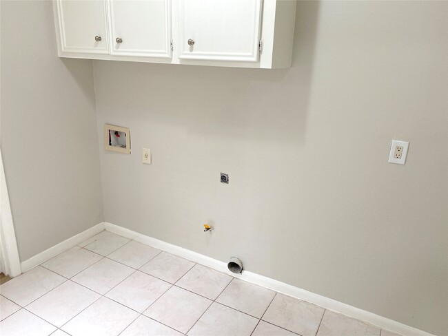 Building Photo - 14934 Elmont Dr
