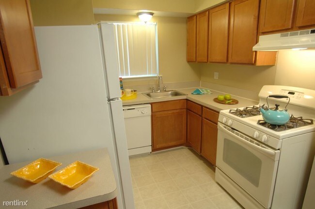 Building Photo - 1 br, 1 bath Townhome - Foxcroft of Shelby...
