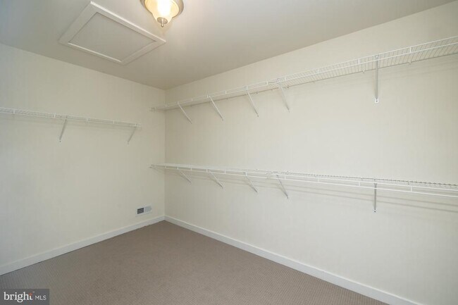 Building Photo - 401 Wynstone Ct