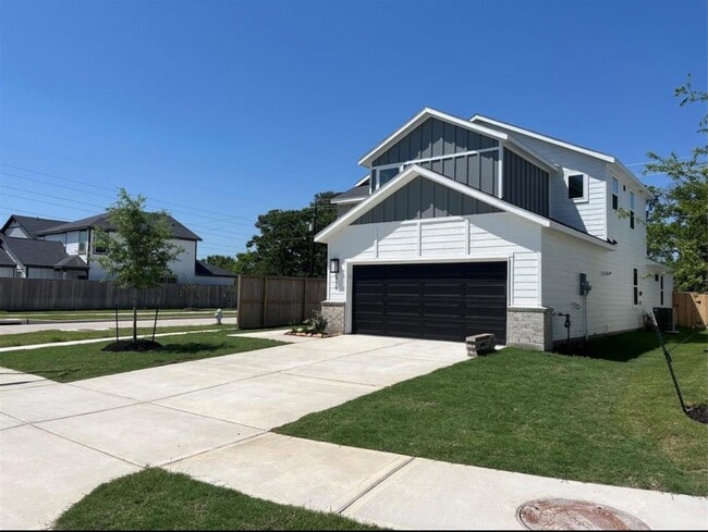 Building Photo - 2710 Misty Mdw Ln