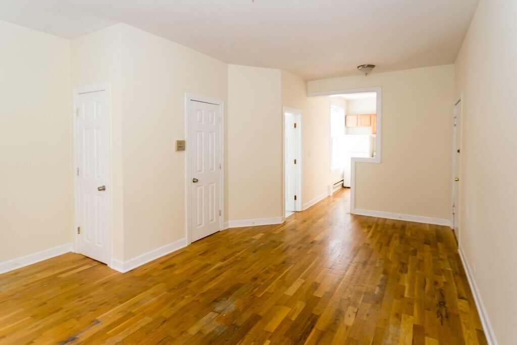 Building Photo - 731 W Barry Ave