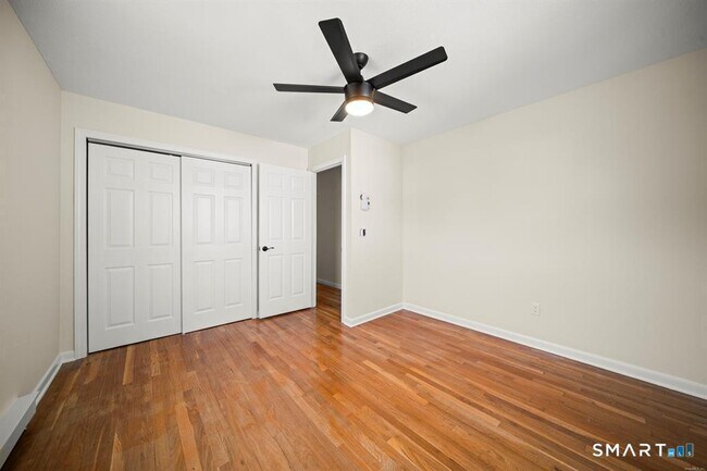 Building Photo - 25 Greenview Dr