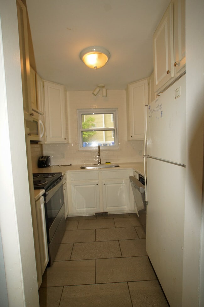 Building Photo - 205 Sunrise Ln