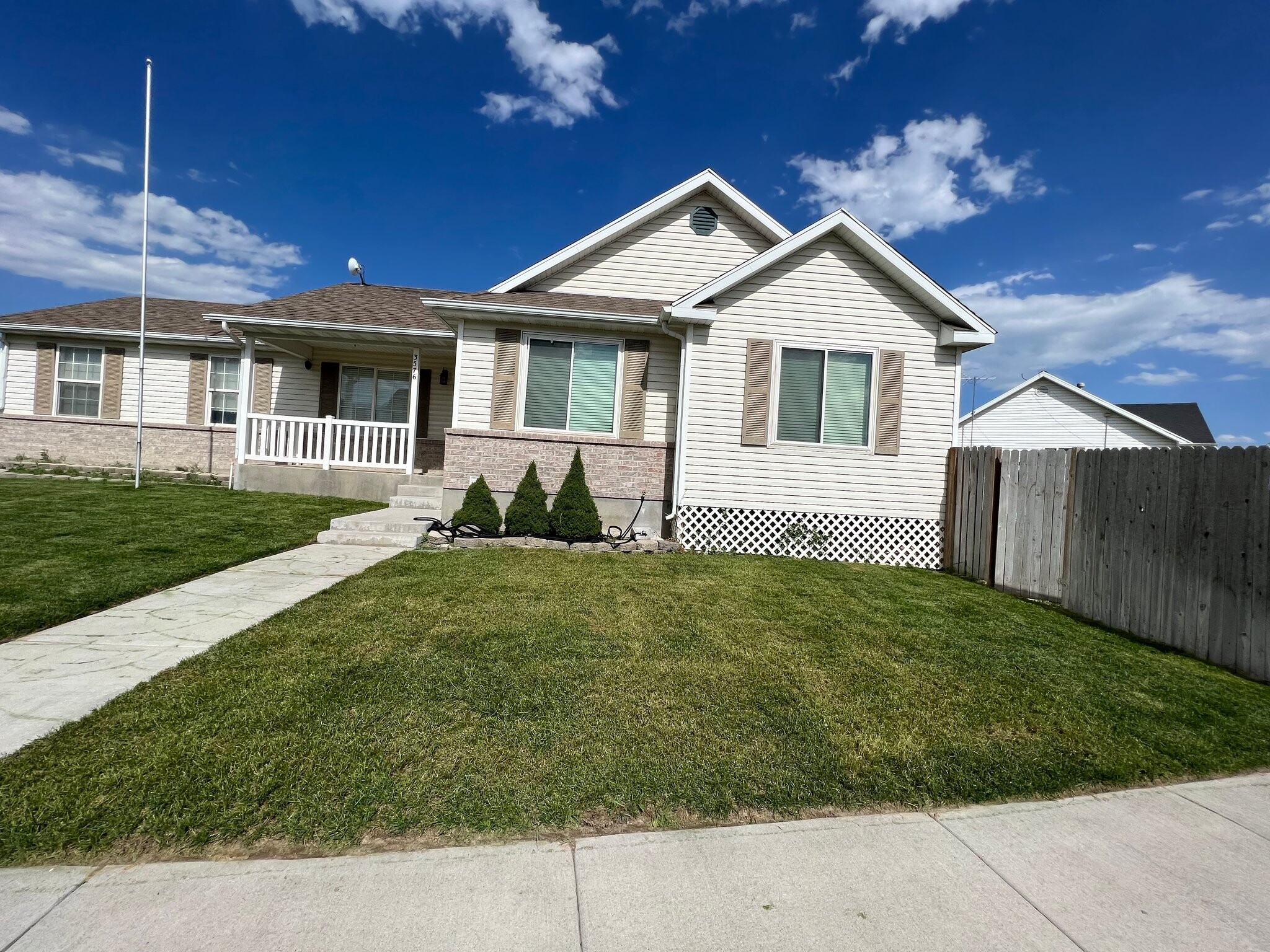 Building Photo - 3576 N Canary Way