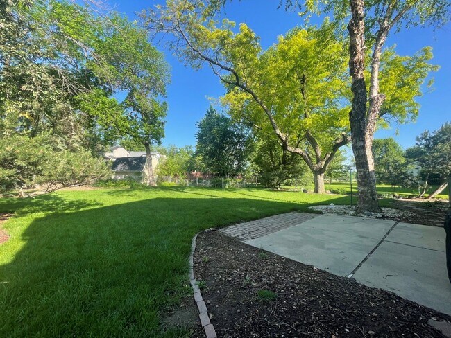 Building Photo - Home For Rent Papillion