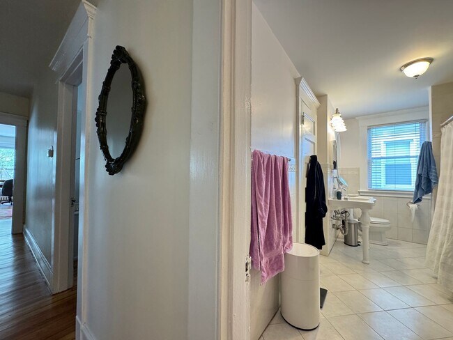 Building Photo - Spacious 2-Bedroom, 2-Bath in East Rock – Newly Renovated!