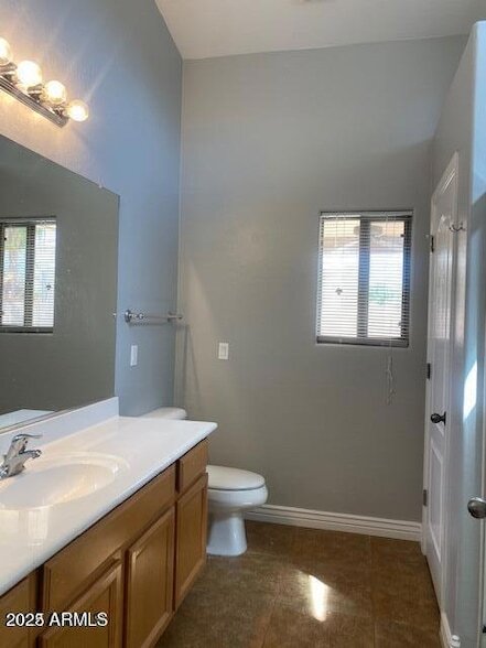 Building Photo - 533 E Angeline Ave