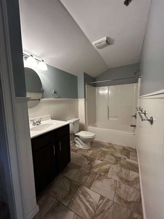 Building Photo - 970 Ridge Ave