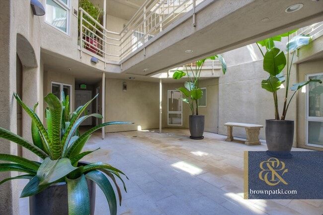 Building Photo - 2016 Pacific Ave