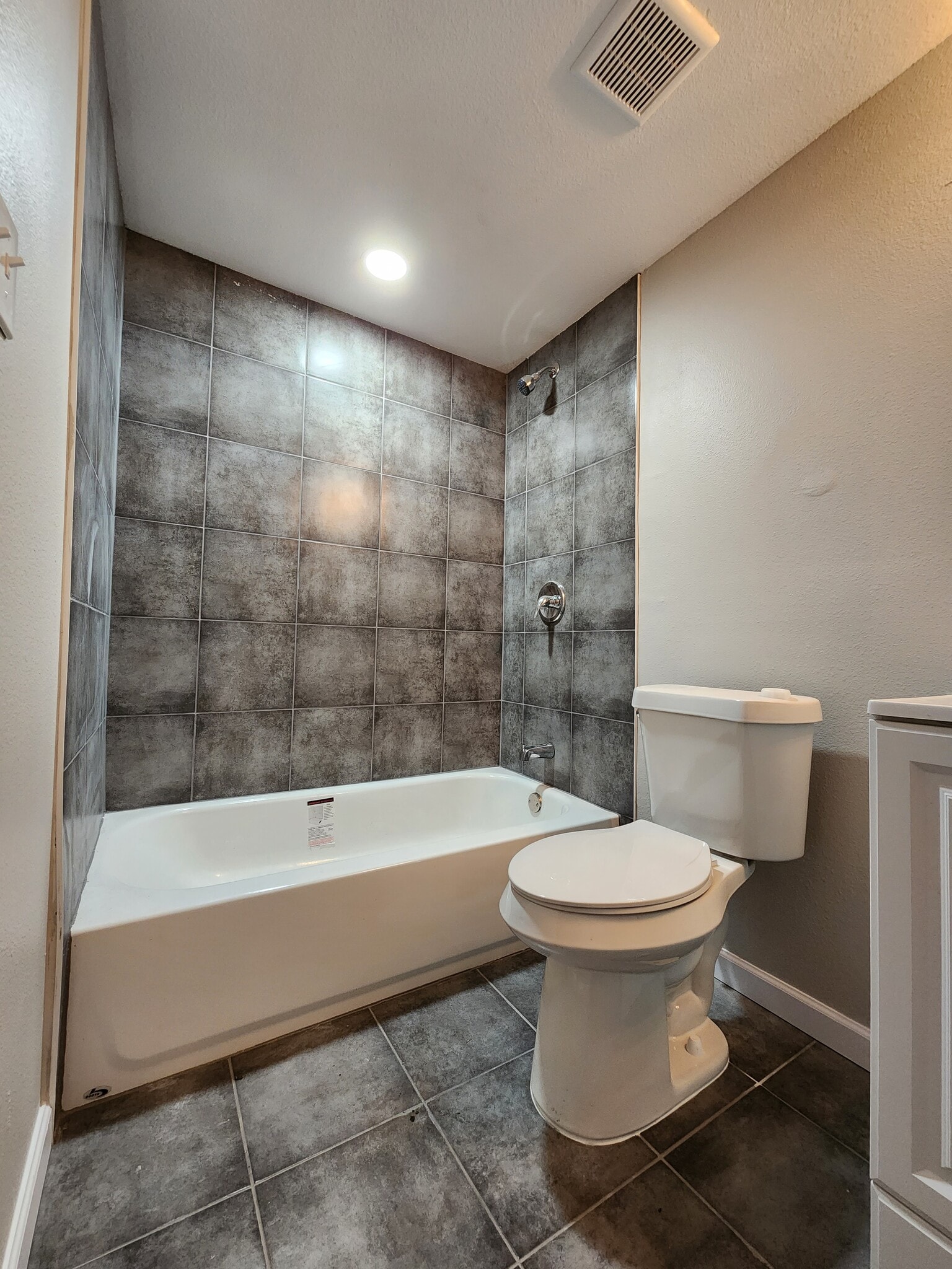 Guest Bath - 405 Perry Ave