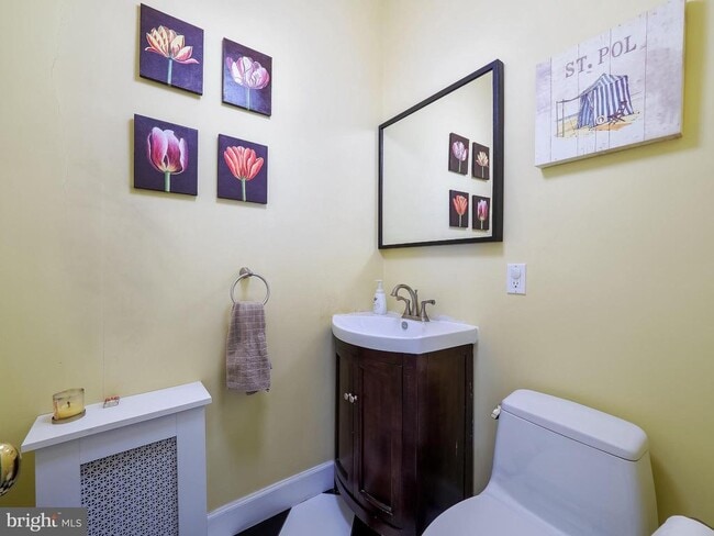 Building Photo - 5534 Nevada Ave NW