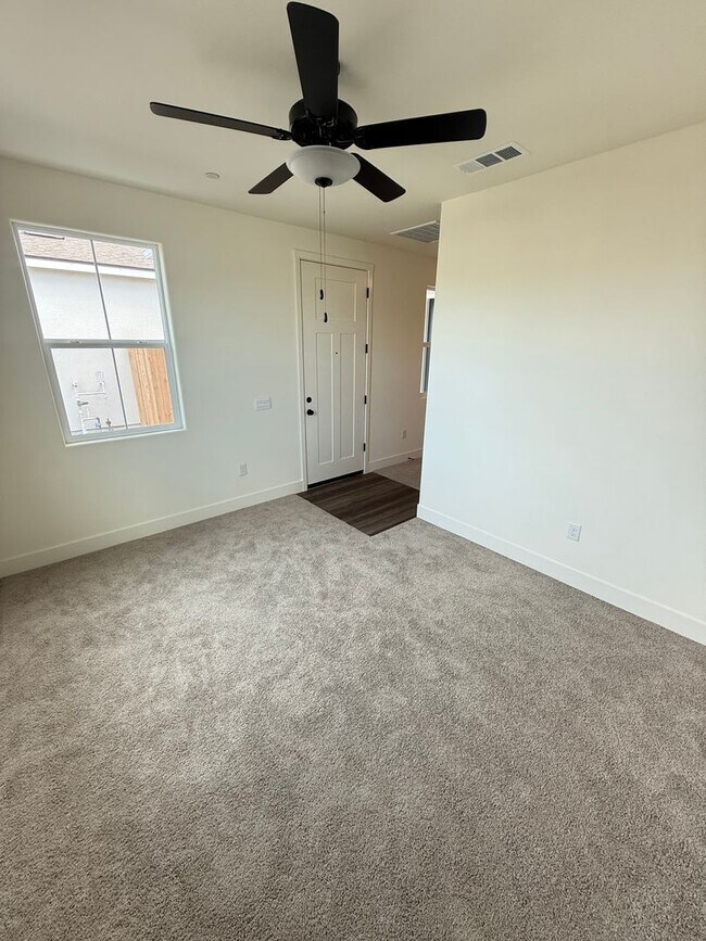 Building Photo - Stunning New-Construction two-story home 5bed 3bath