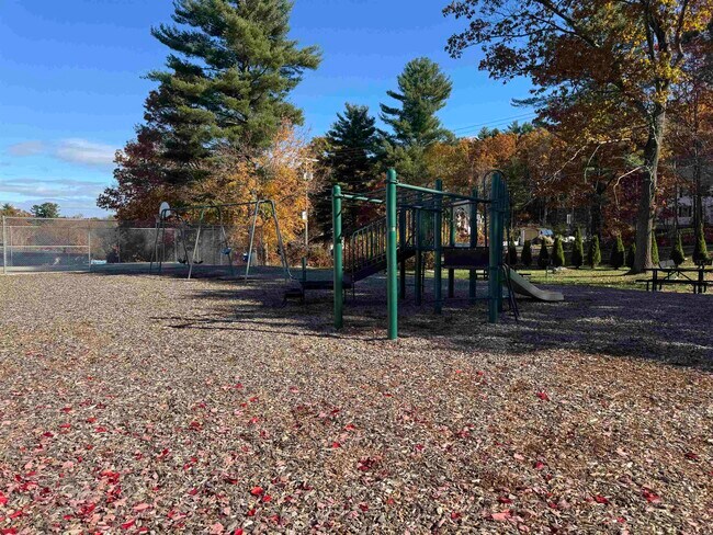 Building Photo - 136 Mammoth Rd