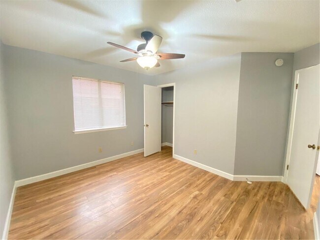 Building Photo - 16916 Dorman Dr