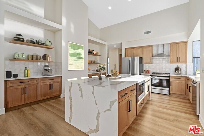 Building Photo - 70895 Ironwood Dr