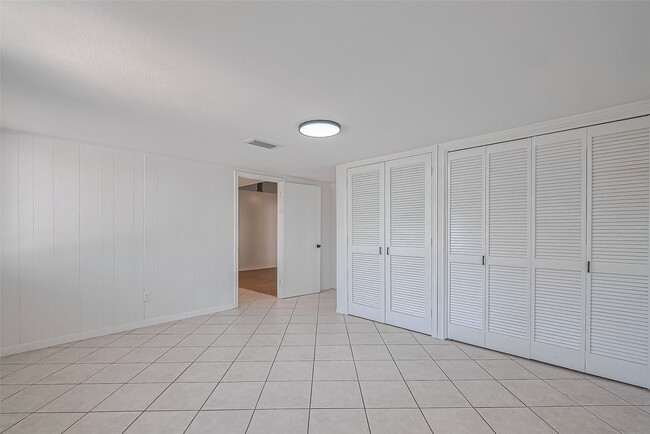 Building Photo - 16506 Amcreek Rd