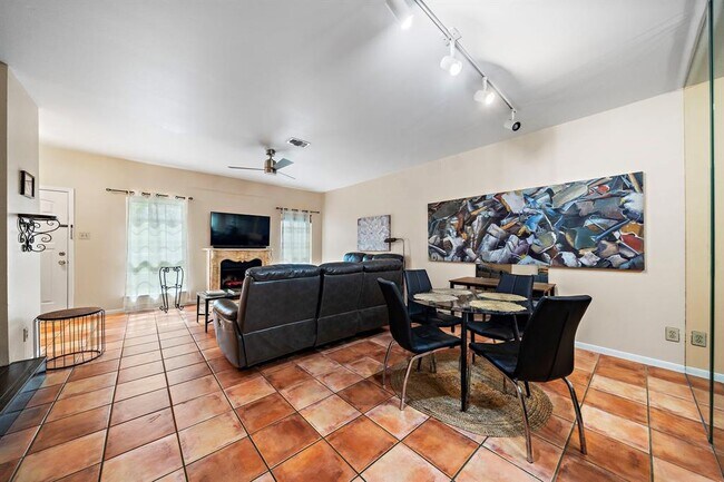 Building Photo - 7382 Regency Square Ct