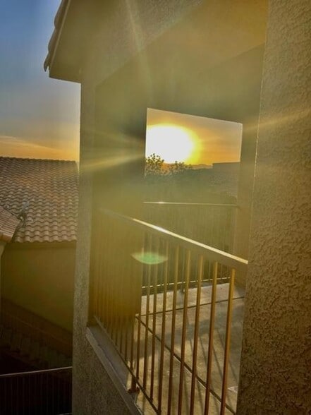Building Photo - 2110 Los Feliz St