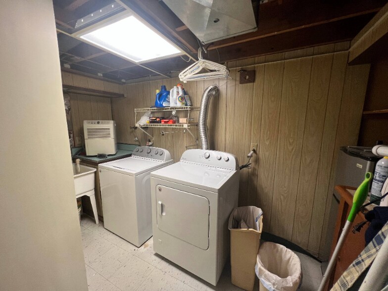 Building Photo - 15 Caldwell Rd