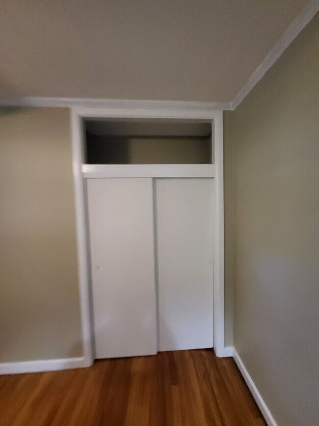 Building Photo - 1653 Sheppard Ave