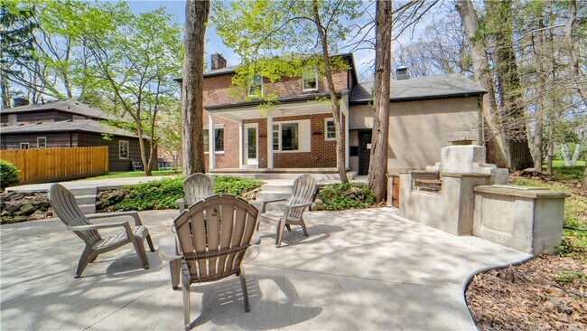 Building Photo - 288 Oakridge Dr