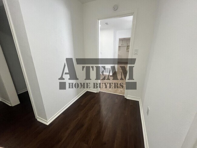 Building Photo - Remodeled 3 Bedroom 2 Bathroom