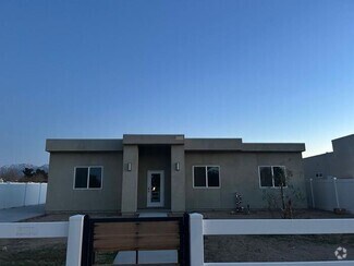 Building Photo - 3 Bedroom Home with Garage for Rent Little...