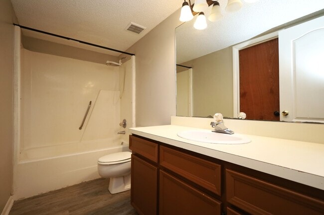 Building Photo - 1307 Baytree Dr