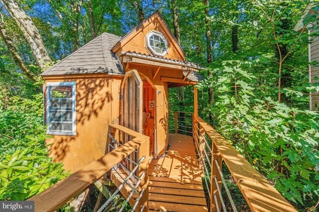 Building Photo - 6123 Beech Tree Dr