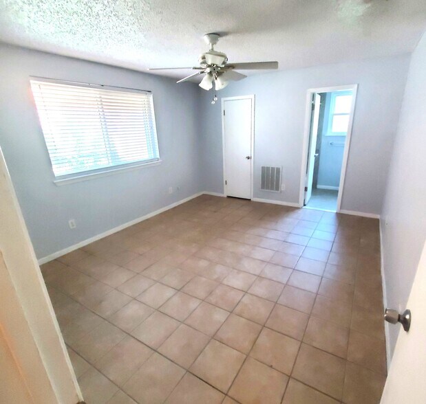 Building Photo - 6922 Foxside Ln
