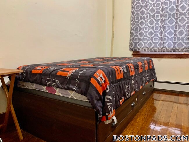 Building Photo - 7 Bynner St