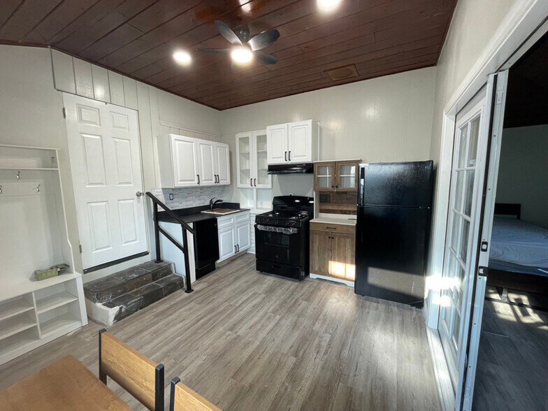 Building Photo - 13712 Saranac Dr