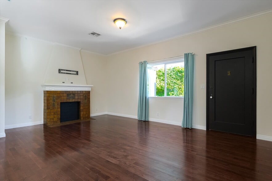 Building Photo - 809 N La Jolla Ave