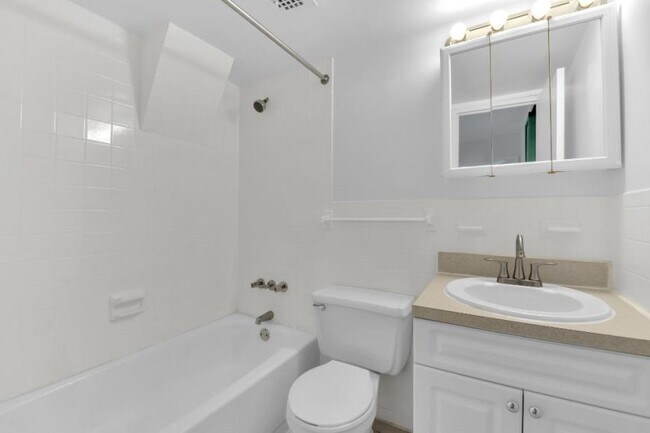 Building Photo - 3 bedroom in New York NY 10010