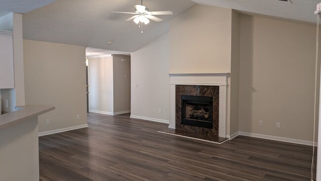 Building Photo - 105 Foxdale Dr