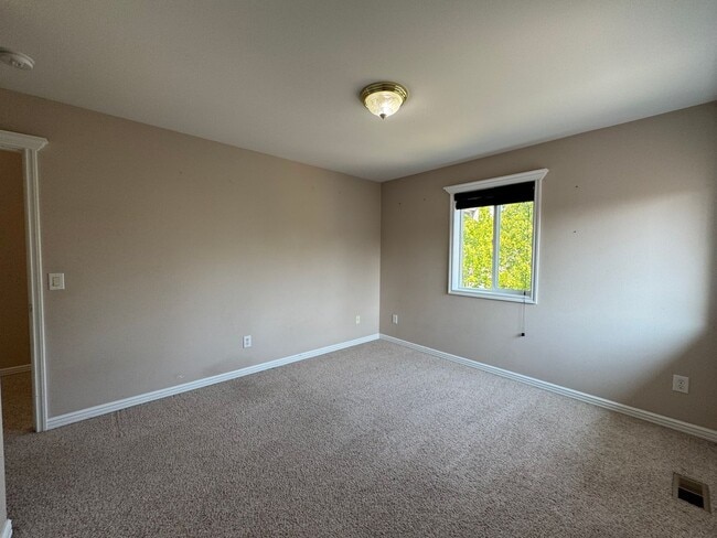 Building Photo - 4467 Castlerock Dr