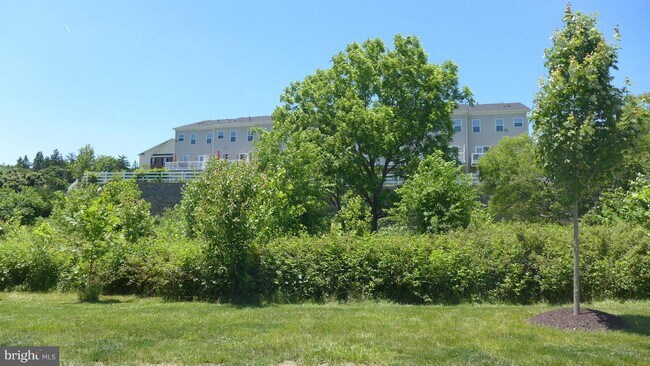 Building Photo - 7600 Willow Bottom Rd