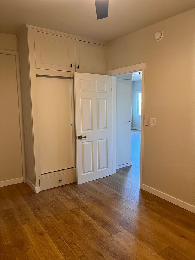 Building Photo - 315 N 1st St