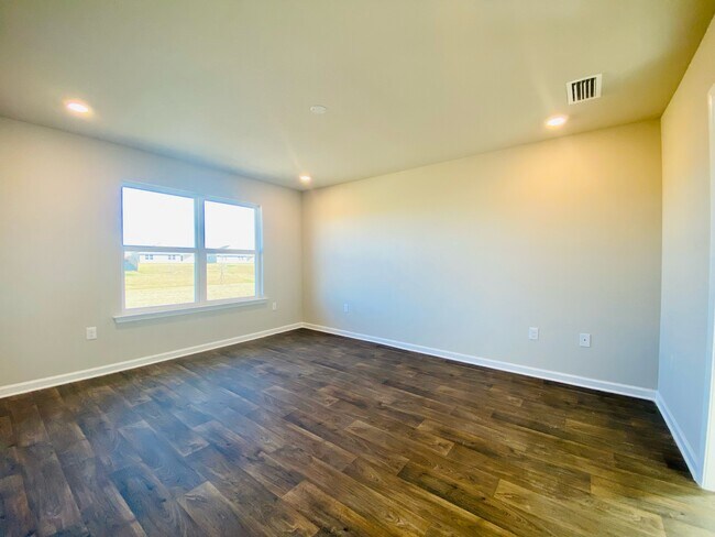 Building Photo - 23135 Shadowridge Dr