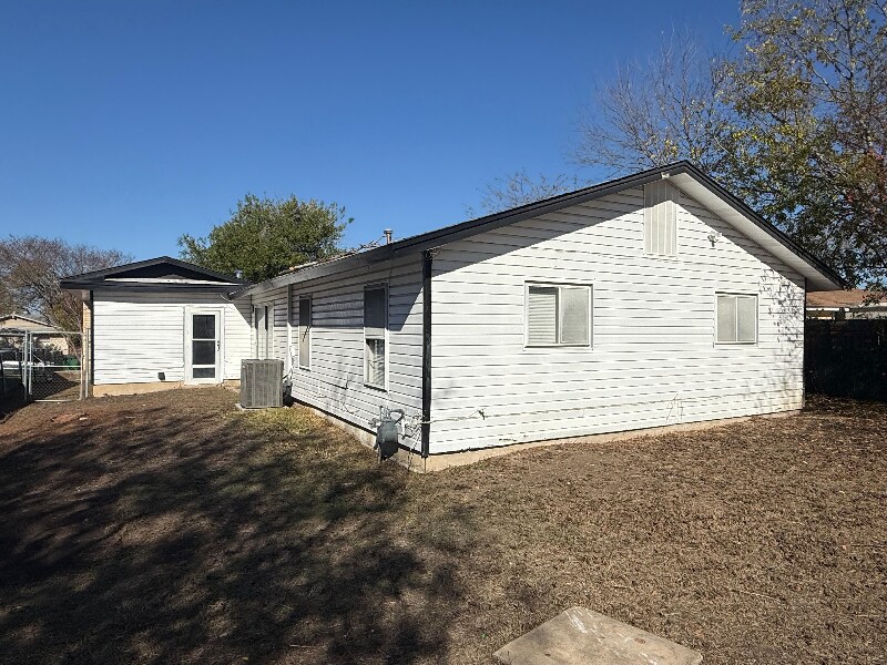 Building Photo - 538 Maddux St