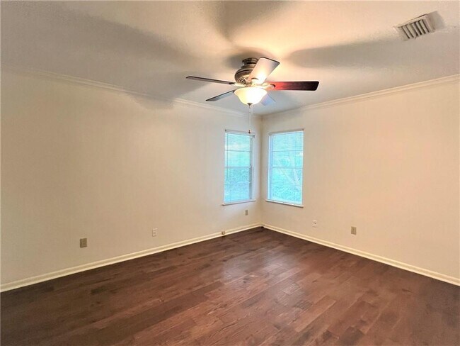Building Photo - 5011 Finley Dr