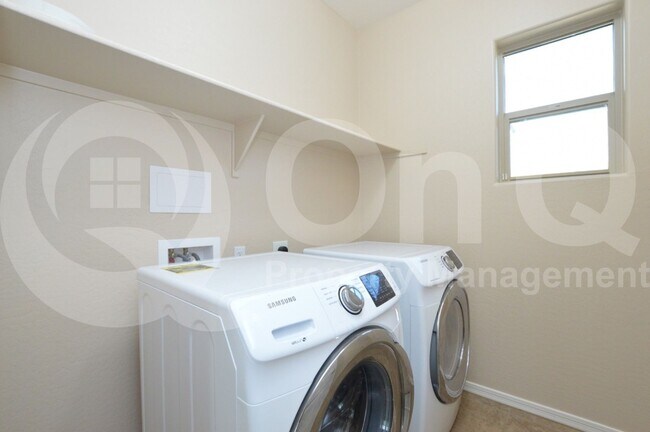 Building Photo - 1522 E Hummingbird Way