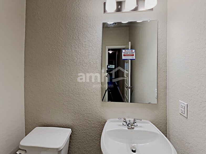 Building Photo - 719 Red Barn Bnd