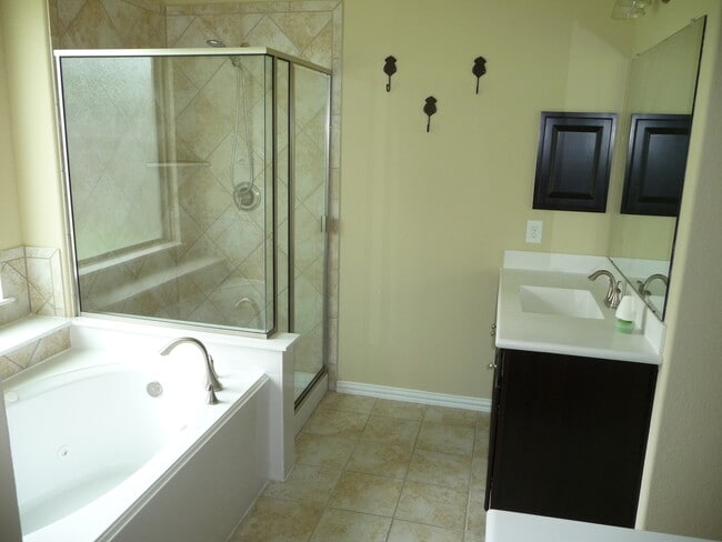 Building Photo - Coming Soon | 3 Bed, 2 Bath | 2,338 Sq Ft ...