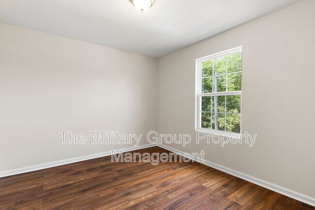 Building Photo - 1343 Pangola Dr