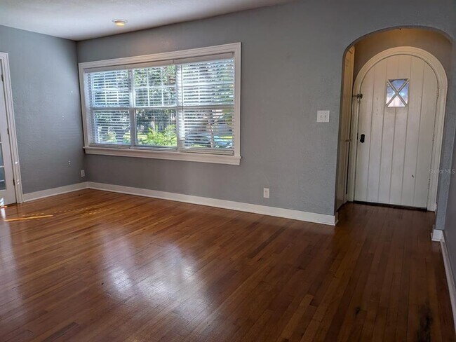 Building Photo - 145 29th Ave N