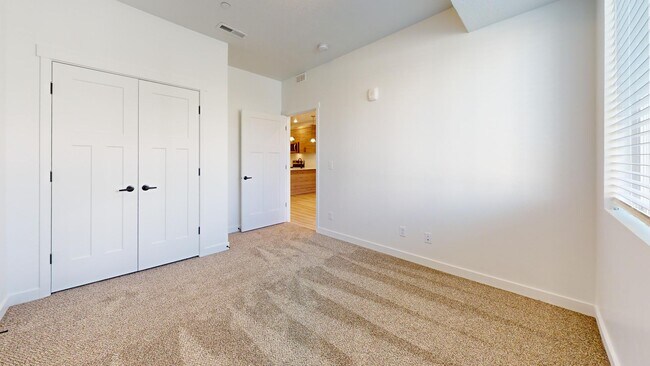 Building Photo - 1142 W 250 S